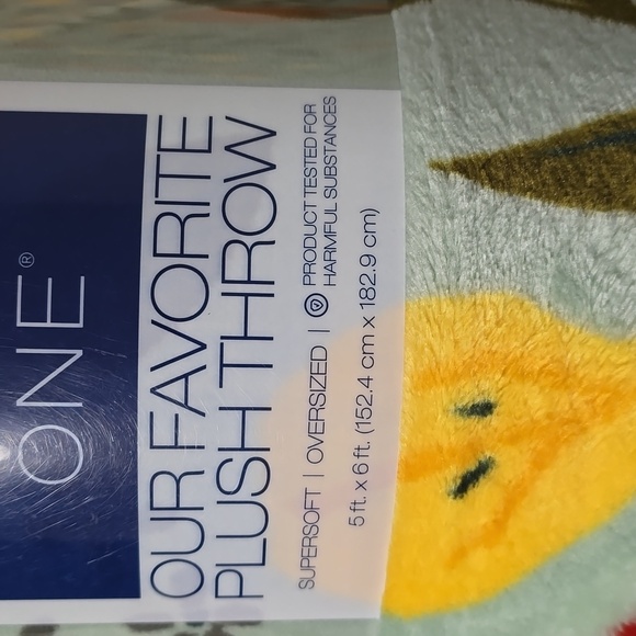 Plush Throw. - Picture 4 of 4